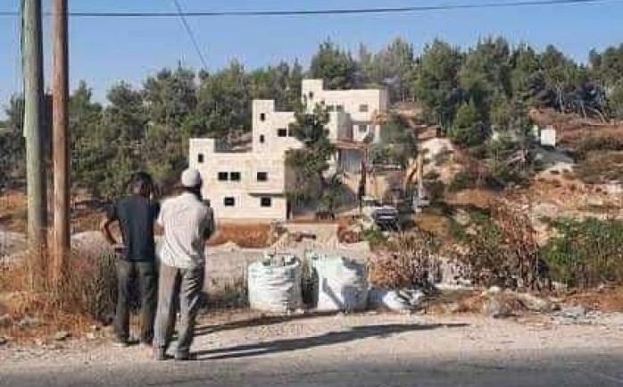 الاحتلال الإسرائيلي يهدم منزلا قيد الإنشاء بقرية سكة في الخليل